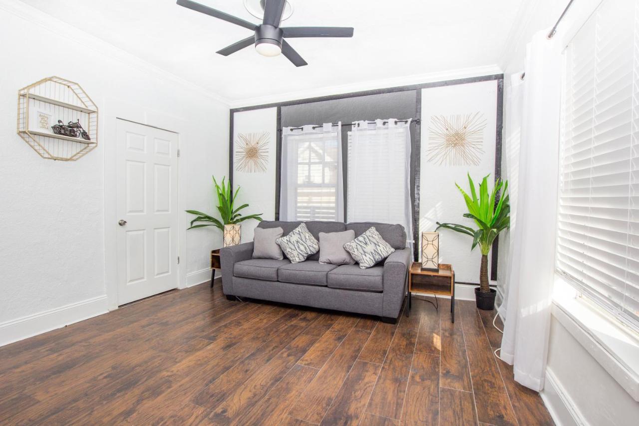 Modern Westshore Apartment Tampa Exterior photo