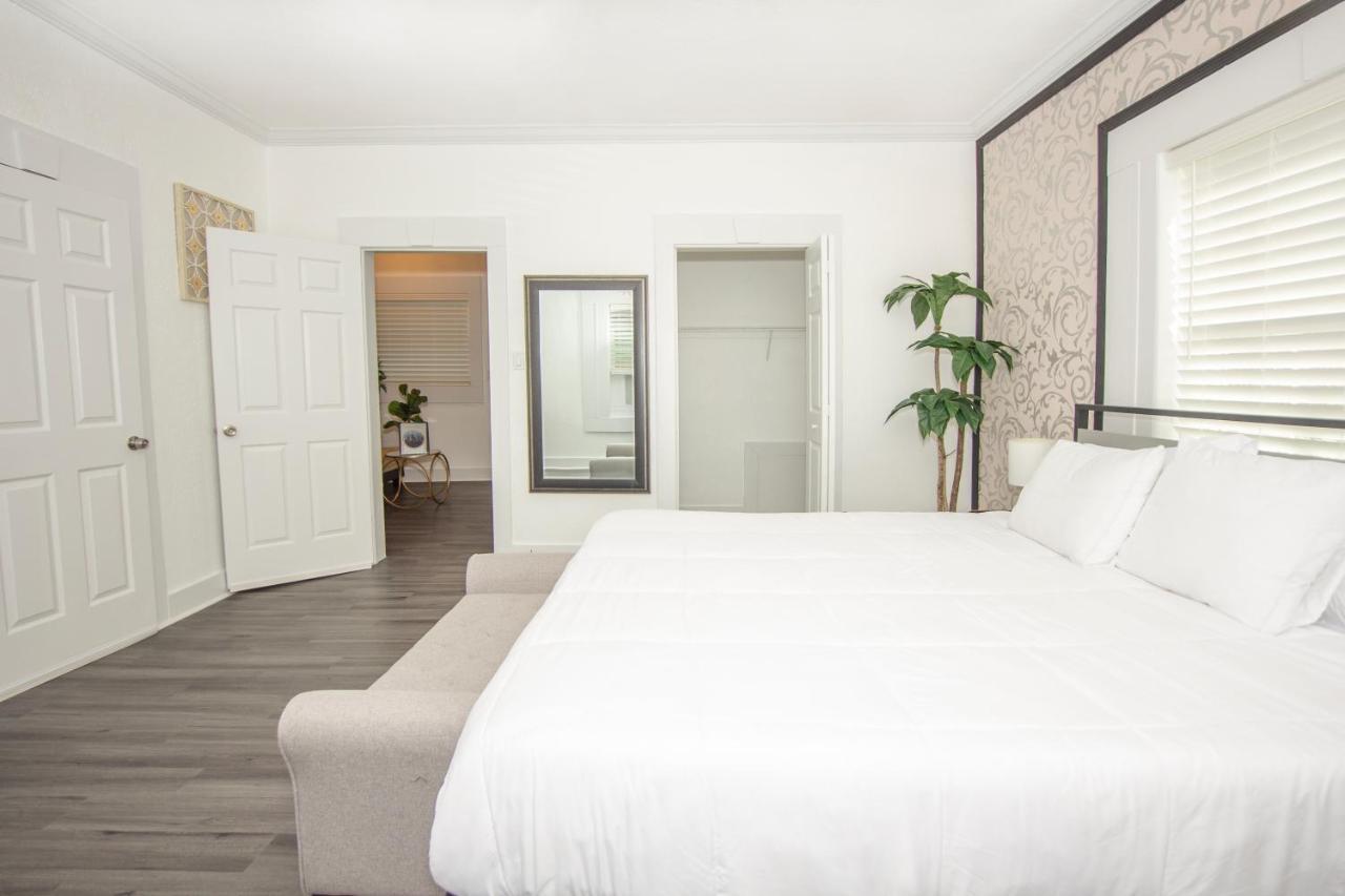 Modern Westshore Apartment Tampa Exterior photo