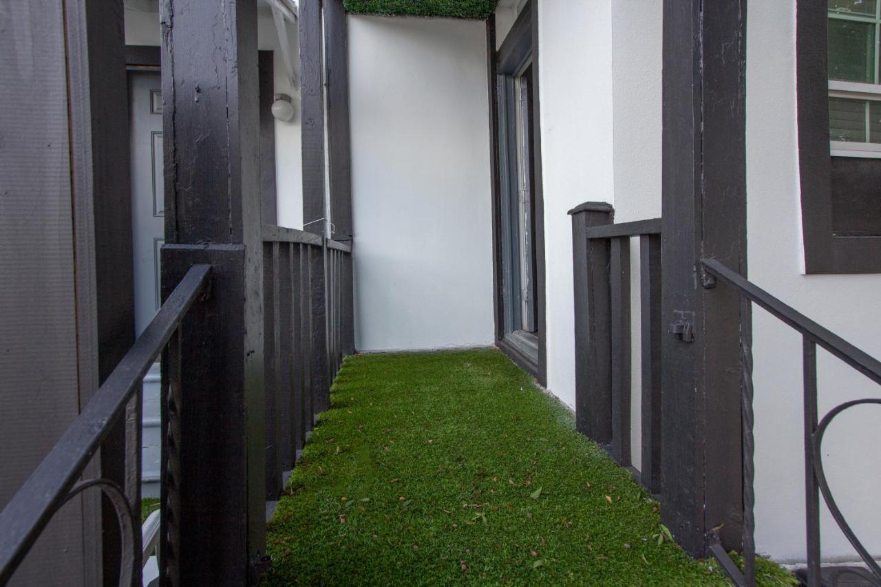 Modern Westshore Apartment Tampa Exterior photo