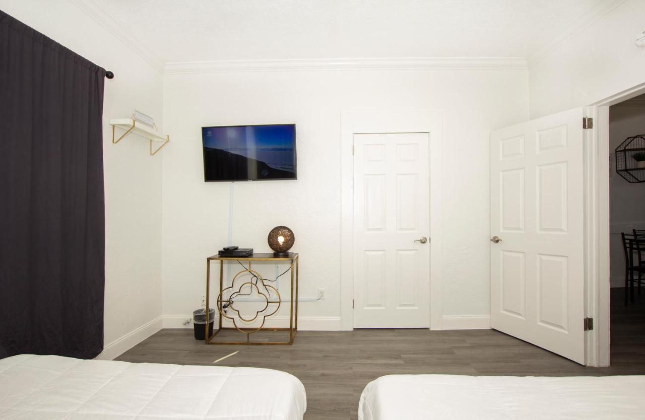 Modern Westshore Apartment Tampa Exterior photo